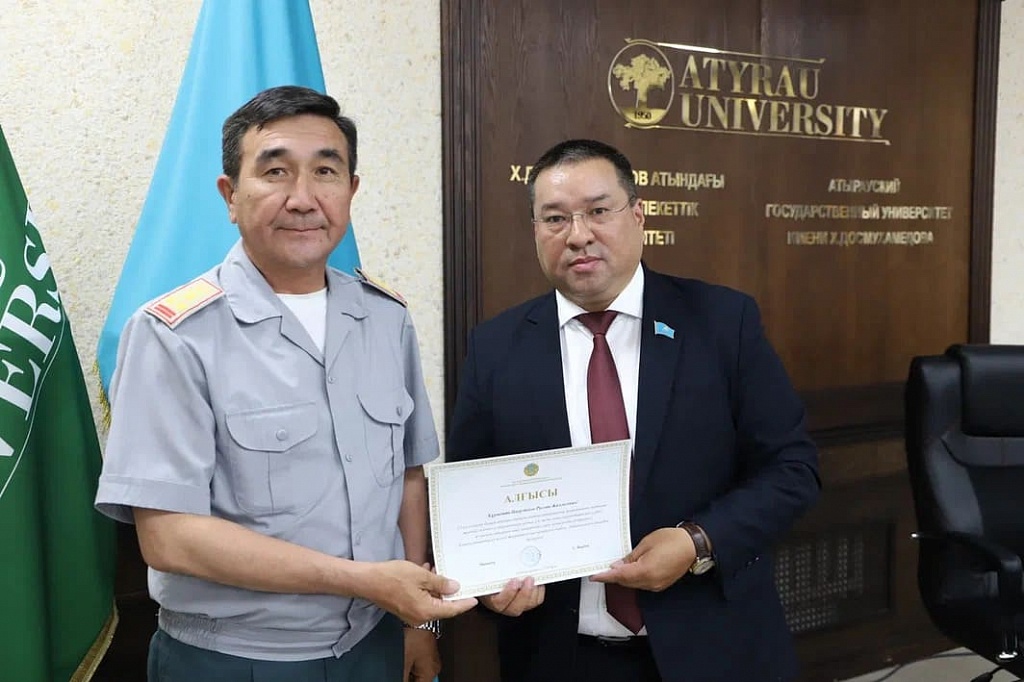 Бөгет салған Ғылыми кеңес мүшелері мен қызметкерлер Министр алғыс хатын алды Бөгет салған Ғылыми кеңес мүшелері мен қызметкерлер Министр алғыс хатын алды