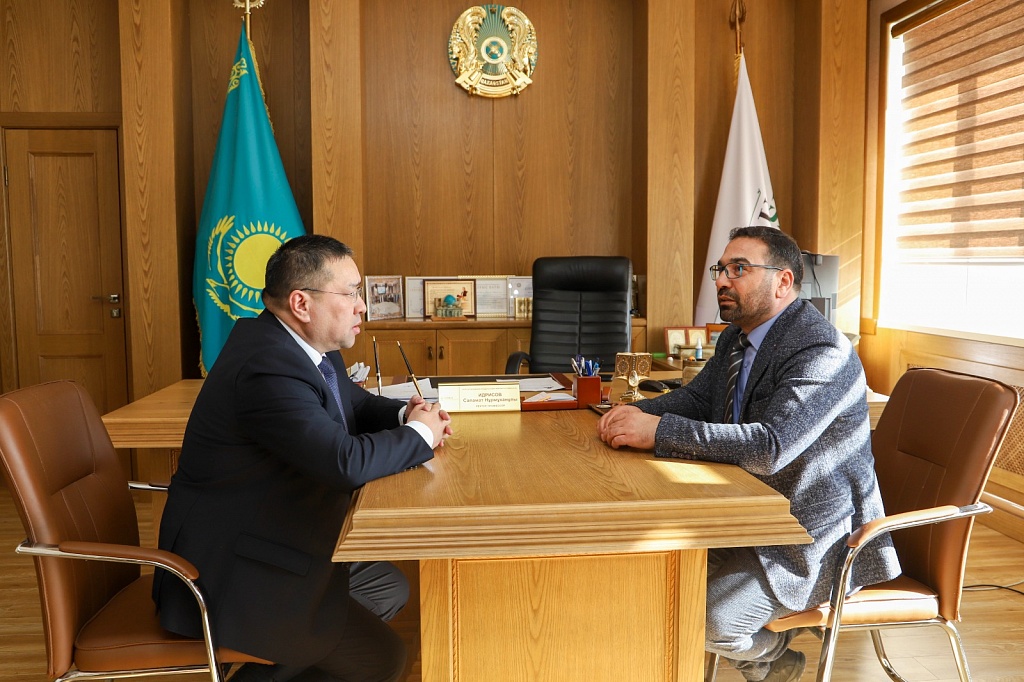 The rector received a professor from the university of Turkey