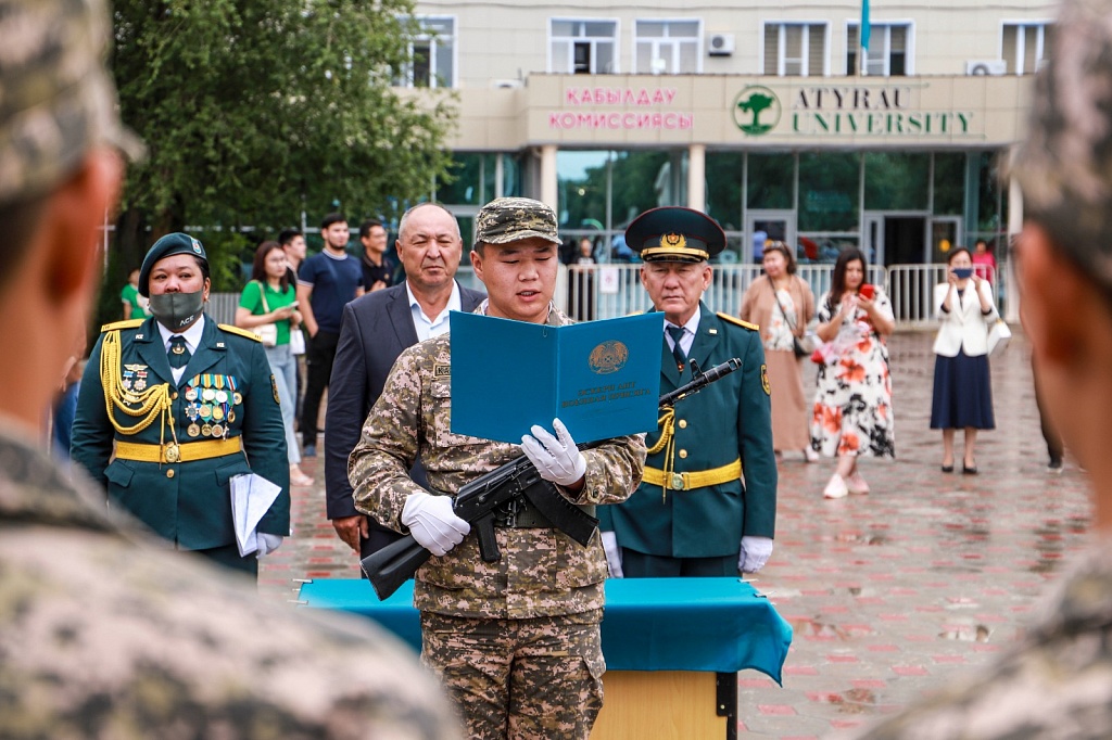 Студенты военной кафедры приняли присягу Студенты военной кафедры приняли присягу